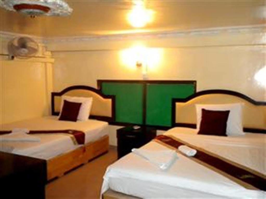 Golden Boat Guesthouse Phnom Penh Extérieur photo